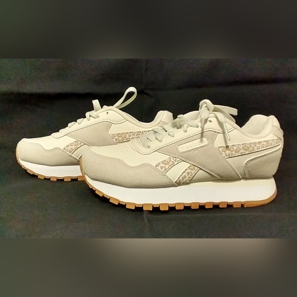 NWOT Reebok Fashion Sneakers Women's size 6